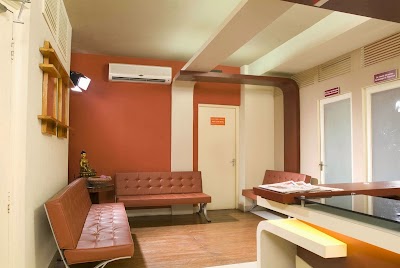 Photos of Advanced Poly Clinic
