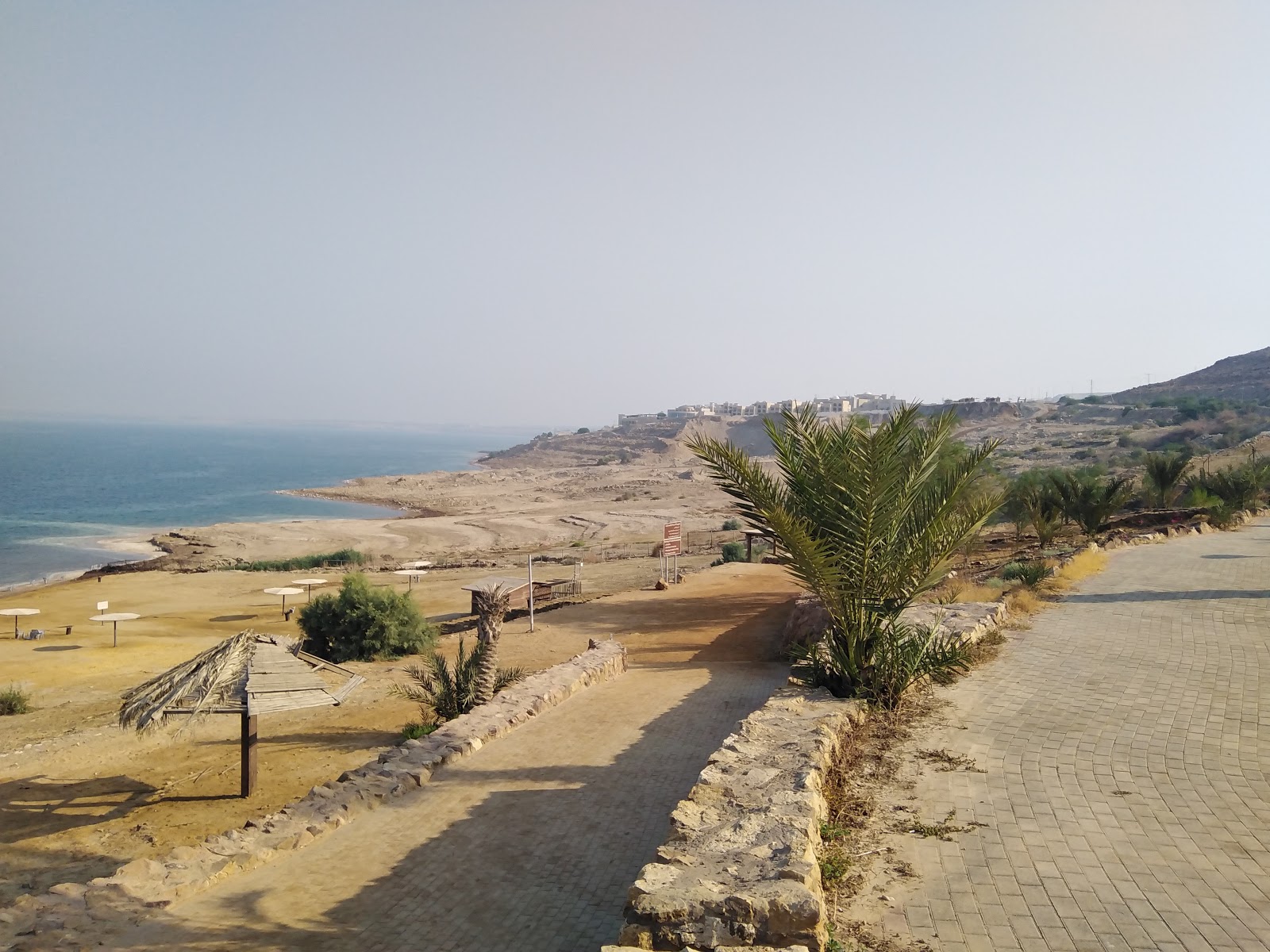 Foto di Amman Beach e l'insediamento
