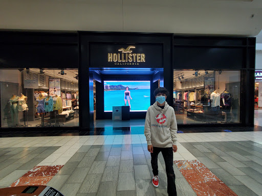 Hollister Co., 9777 SW Washington Square Rd, Tigard, OR 97223, USA, 