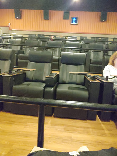 Movie Theater «Regal Cinemas Ronkonkoma 9», reviews and photos, 565 Portion Rd, Ronkonkoma, NY 11779, USA