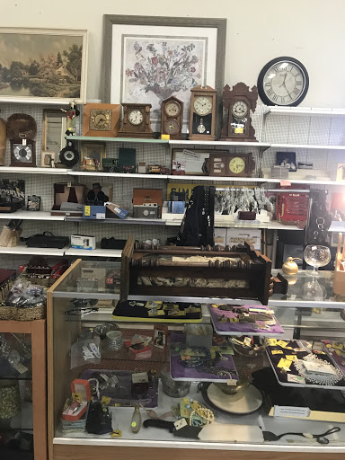 Thrift Store «Simply Thrift and Gift», reviews and photos, 6719 Q St, Sacramento, CA 95819, USA