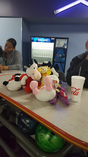 Bowling Alley «Brunswick Zone Heather Ridge Lanes», reviews and photos, 2200 S Peoria St, Aurora, CO 80014, USA