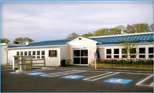 Lees Market, 796 Main Rd, Westport, MA 02790, USA, 