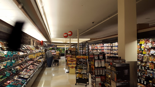 Grocery Store «D & W Fresh Market», reviews and photos, 2103 Parkview Ave, Kalamazoo, MI 49008, USA