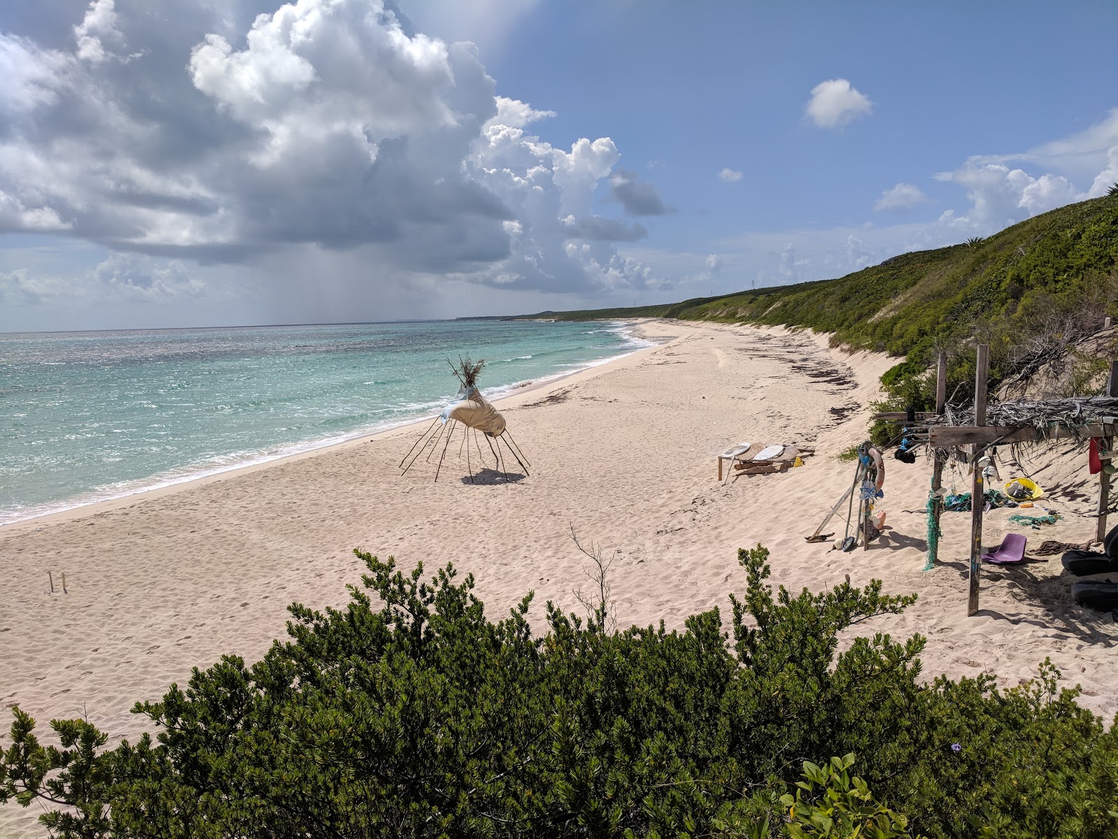 Surfer's beach'in fotoğrafı geniş bir kıyı şeridi ile birlikte