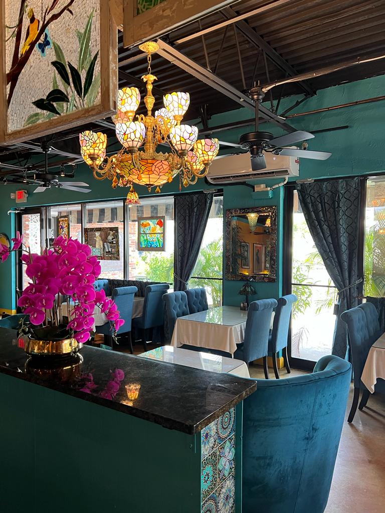 Belle & Maxwell's 33405