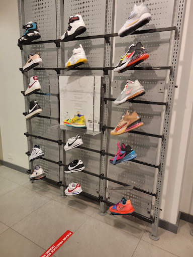 Shopping Mall «Patrick Henry Mall», reviews and photos, 12300 Jefferson Ave, Newport News, VA 23602, USA