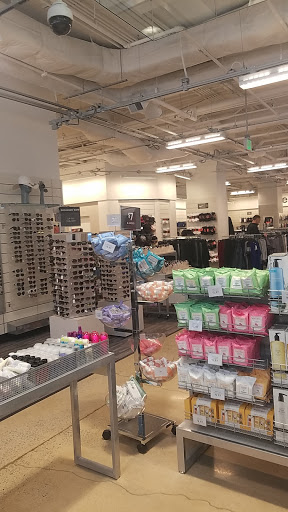 Department Store «Nordstrom Rack 12th Street», reviews and photos, 555 12th St NW c120, Washington, DC 20004, USA