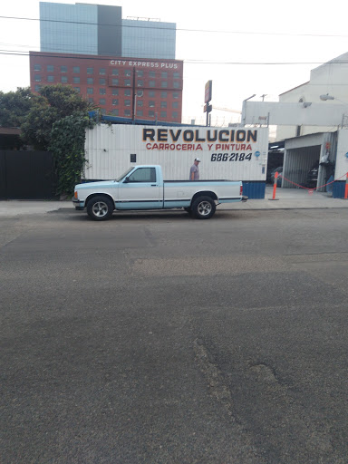 REVOLUCION Body and Paint