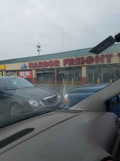 Hardware Store «Harbor Freight Tools», reviews and photos, 2487 S Seneca St, Wichita, KS 67217, USA