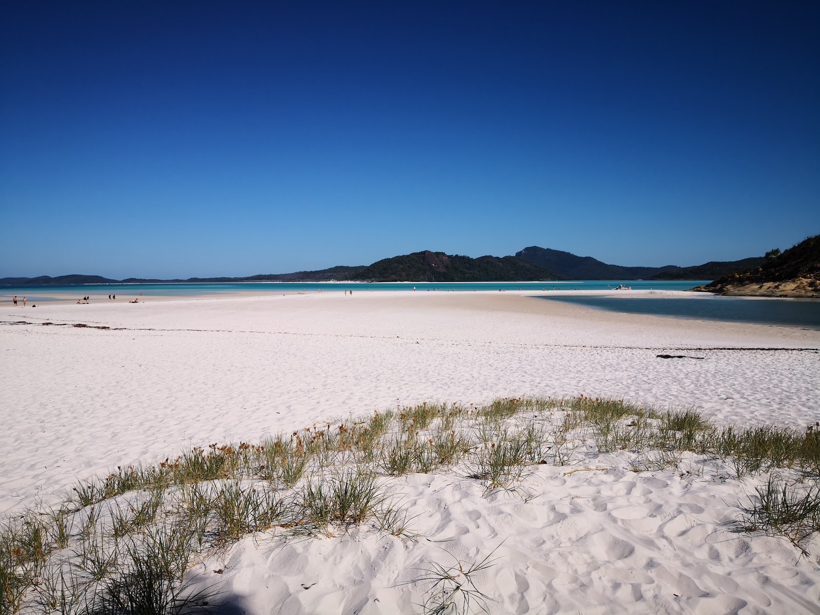 Valokuva Hill Inlet Lookout Beachista. pinnalla turkoosi puhdas vesi:n kanssa