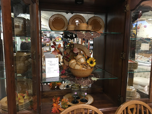 Thrift Store «Second Impressions Upscale Thrift Store», reviews and photos, 3750 S Westnedge Ave, Kalamazoo, MI 49008, USA