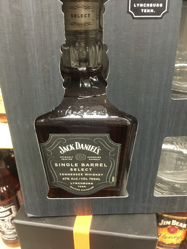 Liquor Store «Warren County Liquors LLC», reviews and photos, 260 W Washington Ave, Washington, NJ 07882, USA