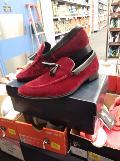 Shoe Store «Shoe Carnival», reviews and photos, 321 NW Loop 410, San Antonio, TX 78216, USA