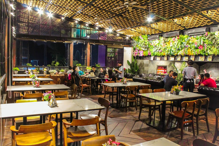 Roofpark Cafe & Restaurant Bogor