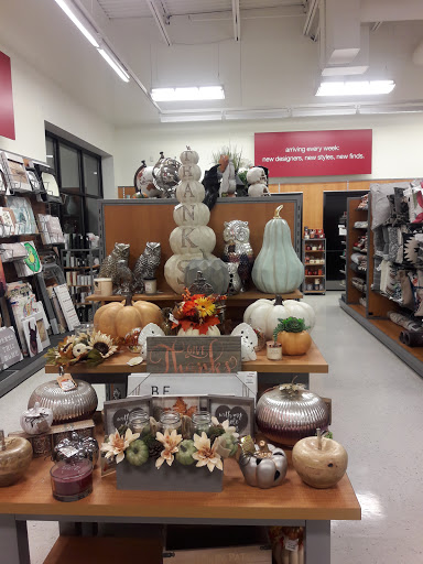 Shopping Mall «Southbury Plaza Shopping Center», reviews and photos, 100 Main St N, Southbury, CT 06488, USA