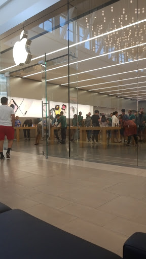 Apple Manhattan Village image