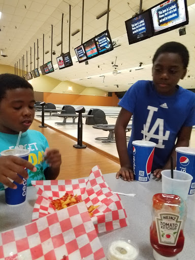 Bowling Alley «Freeway Lanes of Parma», reviews and photos, 12859 Brookpark Rd, Cleveland, OH 44130, USA