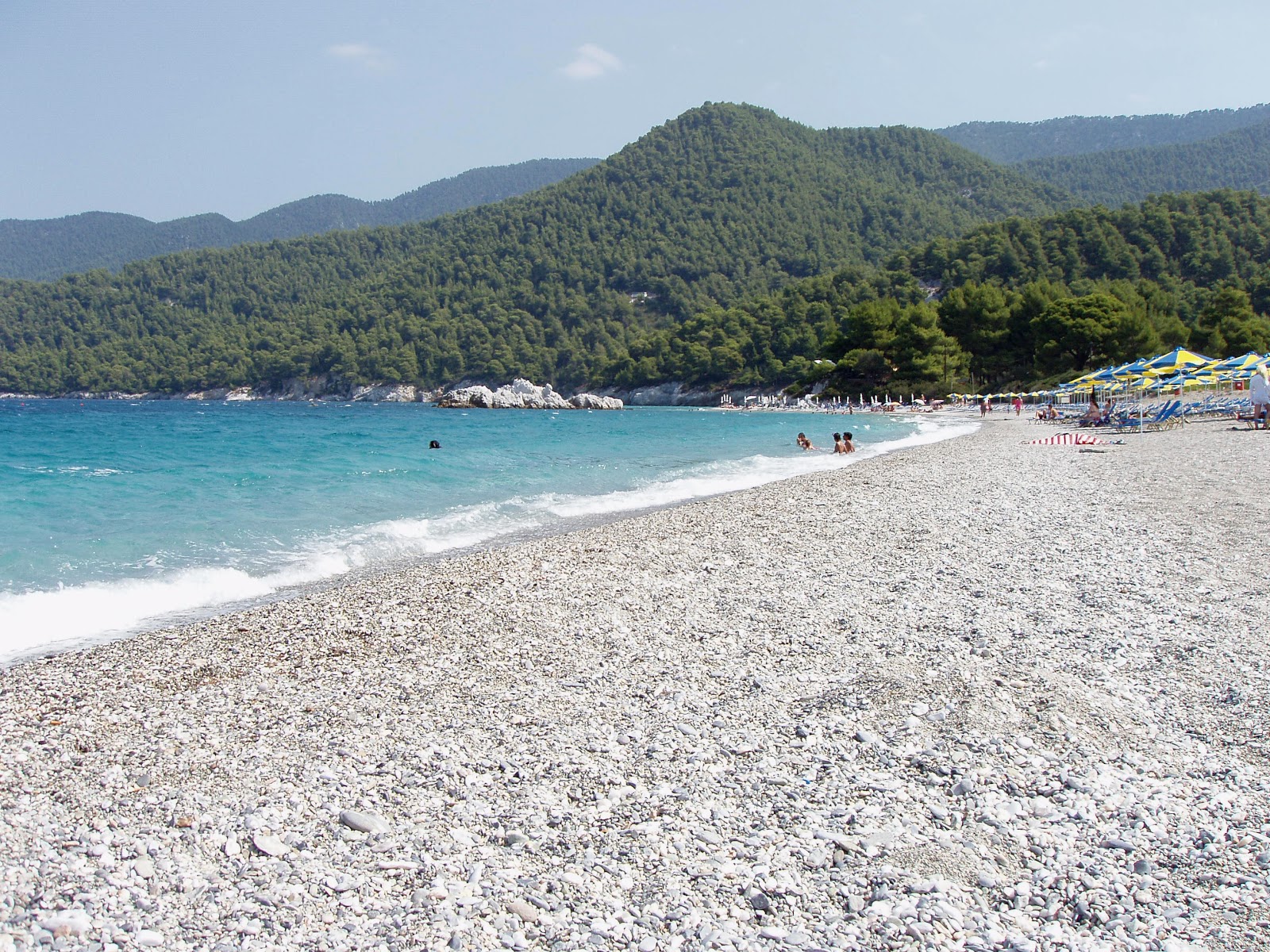 Foto von Milia beach und seine wunderschöne Landschaft