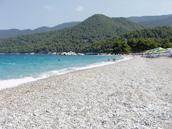 Foto von Milia beach und seine wunderschöne Landschaft