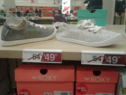 Shoe Store «Famous Footwear», reviews and photos, 1665 Olentangy River Rd, Columbus, OH 43212, USA