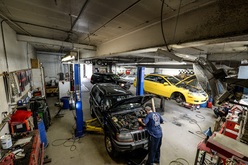 Auto Repair Shop «J & F Chatsworth Autobody», reviews and photos, 1 Vine St, Larchmont, NY 10538, USA