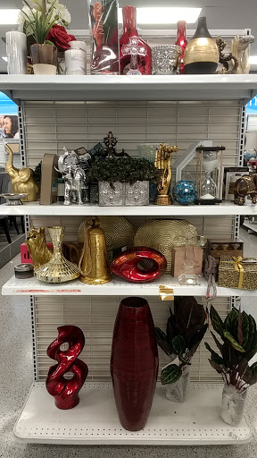 Clothing Store «Ross Dress for Less», reviews and photos, 909 N Landing Way, Renton, WA 98057, USA