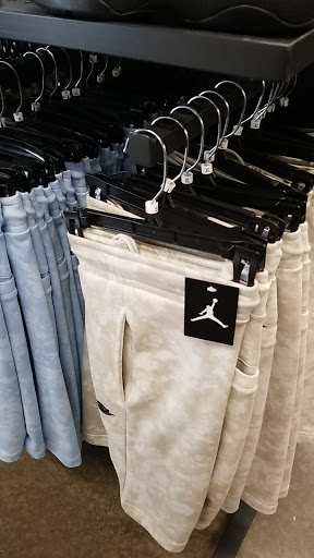 Clothing Store «Nike Factory Store», reviews and photos, 102 The Arches Cir, Deer Park, NY 11729, USA