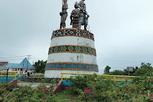 Biinmaffo , Monumento dos Três Principados em Kefamenanu image