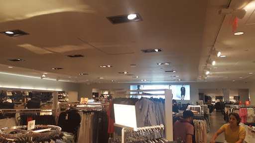 Clothing Store «H&M», reviews and photos, 230 Tresser Blvd, Stamford, CT 06901, USA