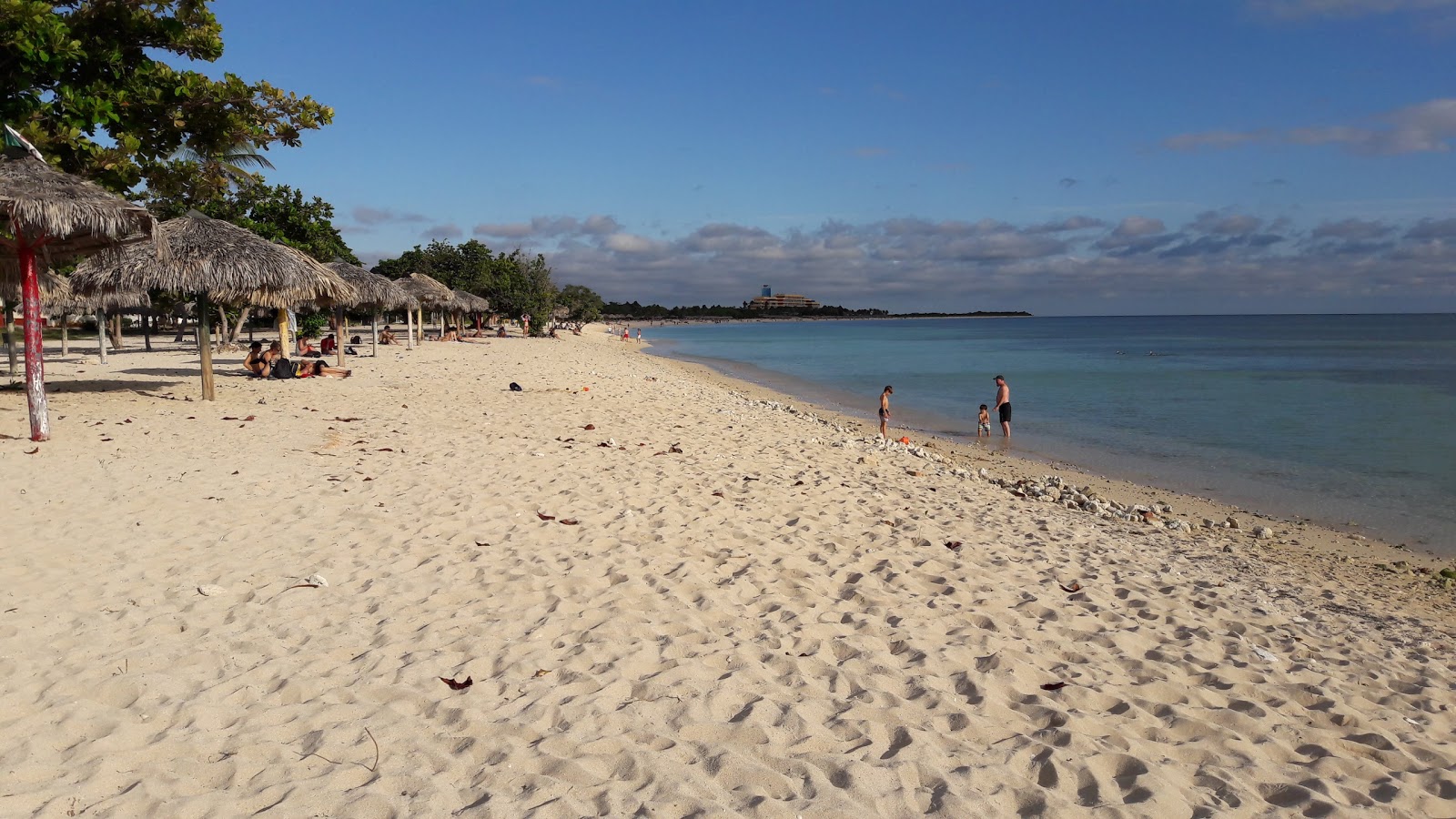 Zdjęcie Plaża Marii Aguilar - popularne miejsce wśród znawców relaksu