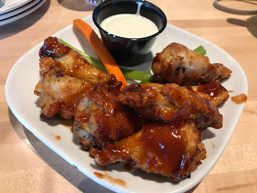 Chicken wings restaurant Lansing