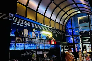 London Bar Phuket image