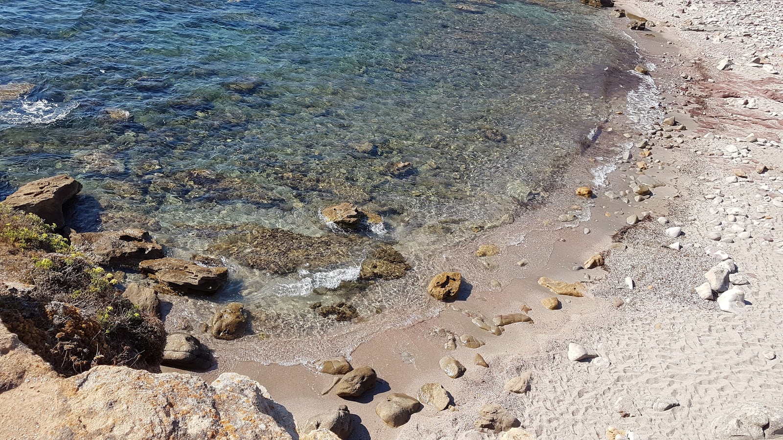 Fotografija Cala Bantine Sale priljubljeno mesto med poznavalci sprostitve