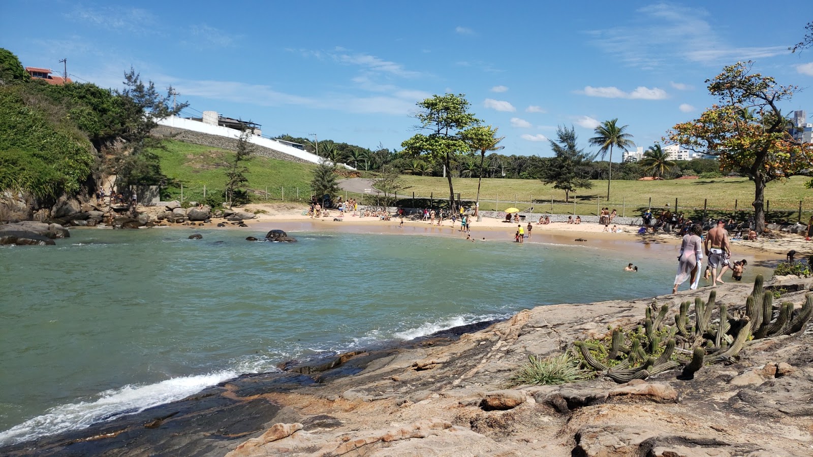 Foto de Praia de Santa Luzia com água turquesa superfície