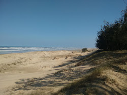 Foto von Praia do Maracuja und die siedlung