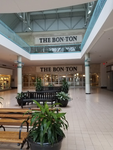 Shopping Mall «York Galleria Mall», reviews and photos, 2899 Whiteford Rd, York, PA 17402, USA