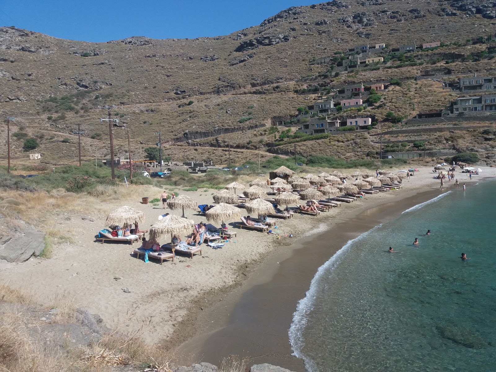 Photo of Paralia Xila backed by cliffs