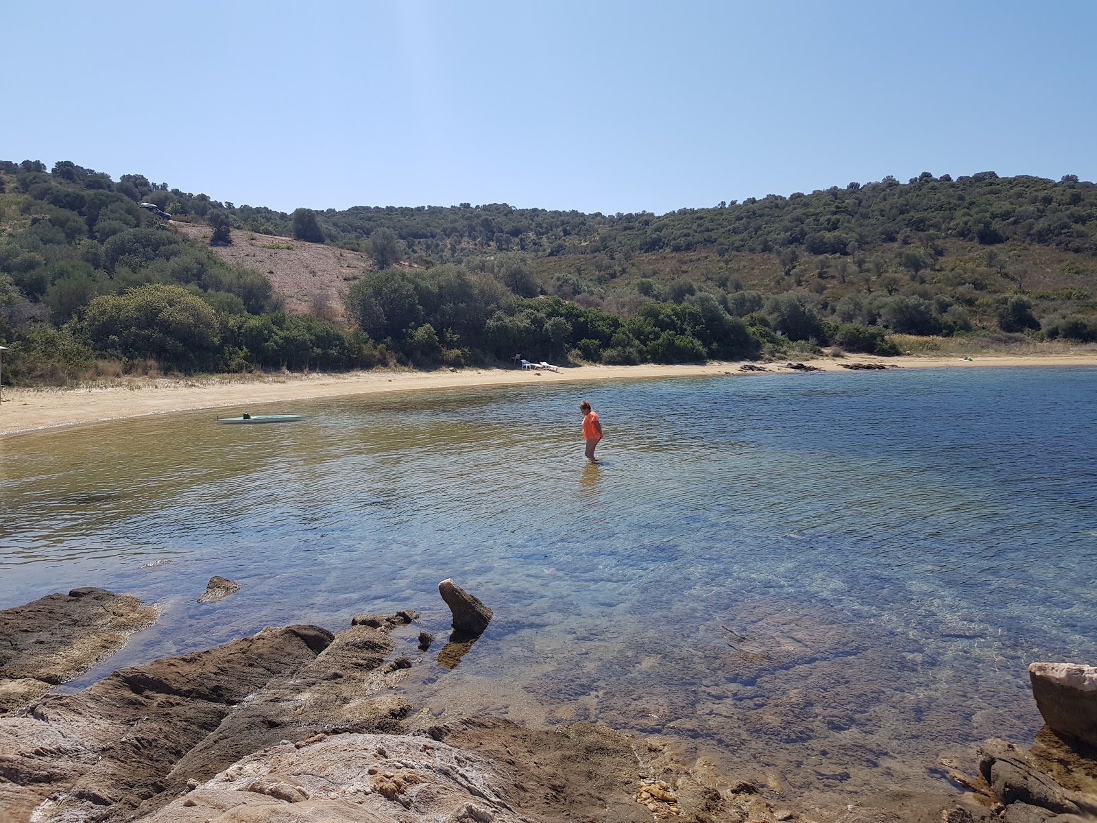 Foto di Tratovoli beach con una superficie del acqua cristallina