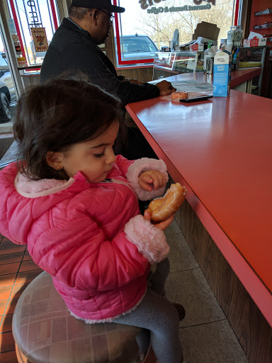 Donut Shop «Avon Donuts Inc», reviews and photos, 45324 Woodward Ave, Pontiac, MI 48341, USA