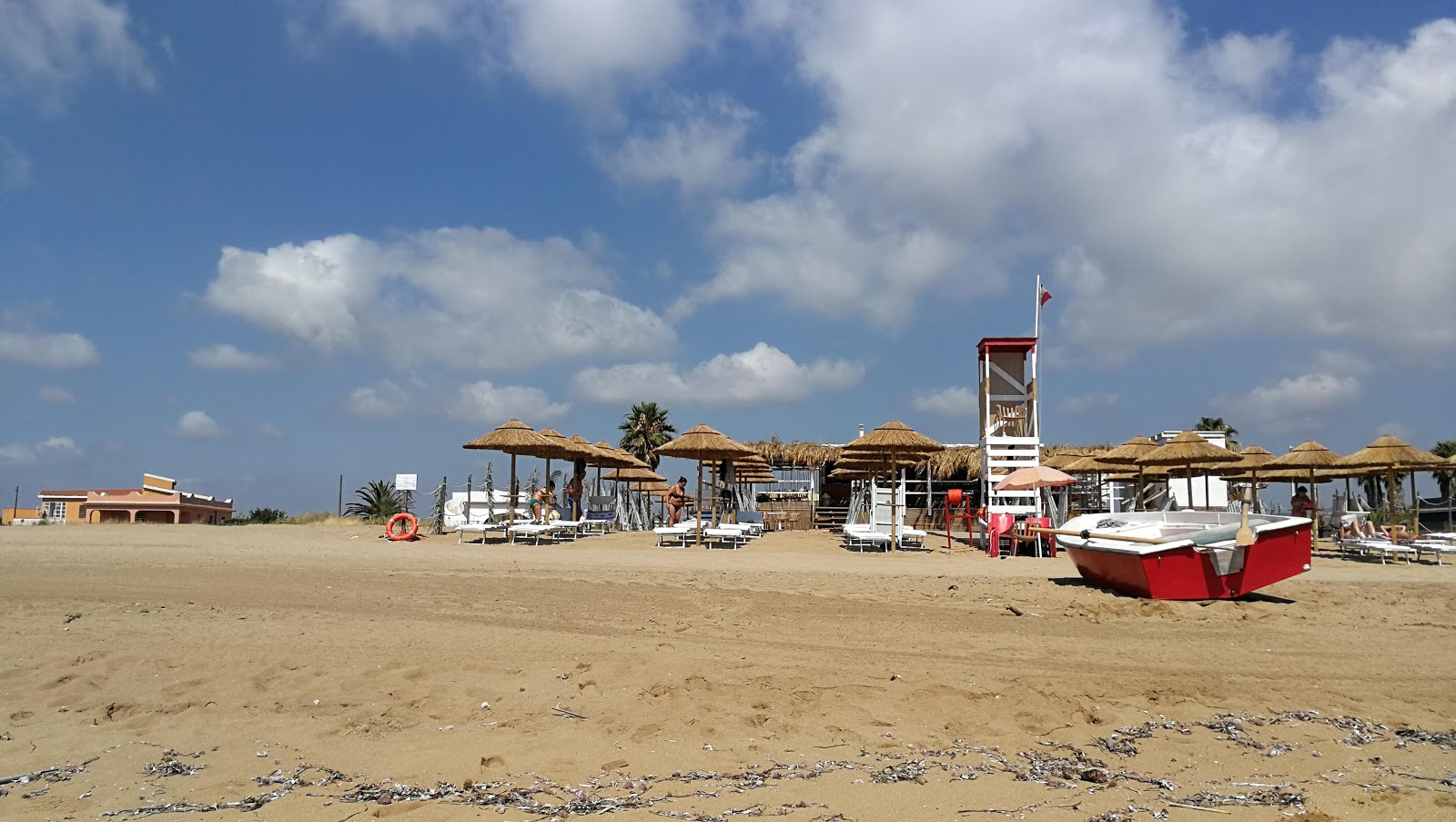 Foto di Spiaggia Calabernardo e l'insediamento