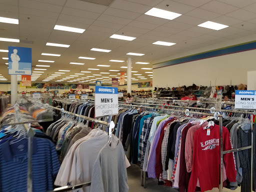 Thrift Store «Gilbert & Guadalupe Goodwill Retail Store & Donation Center», reviews and photos, 868 N Gilbert Rd, Gilbert, AZ 85234, USA