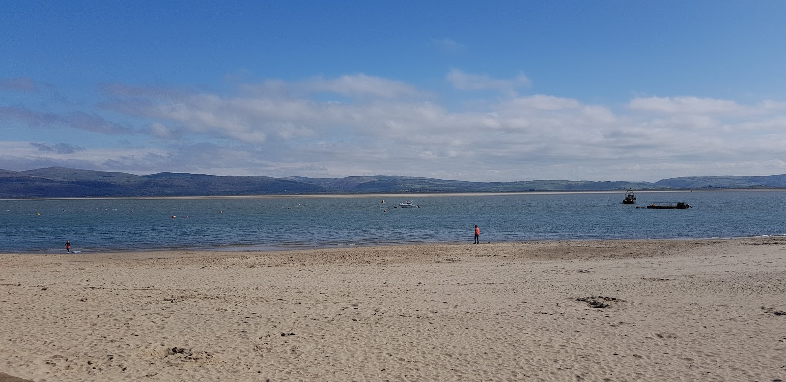 Fotografie cu Plaja Aberdyfi și așezarea