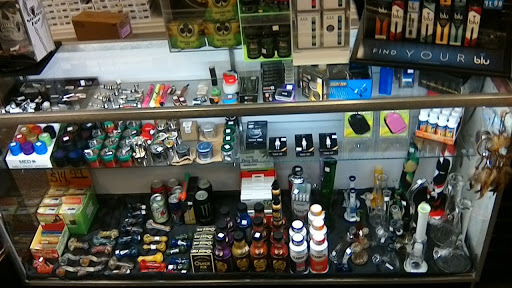 Tobacco Shop «Smokers Outlet», reviews and photos, 1446 E Kearney St, Springfield, MO 65803, USA