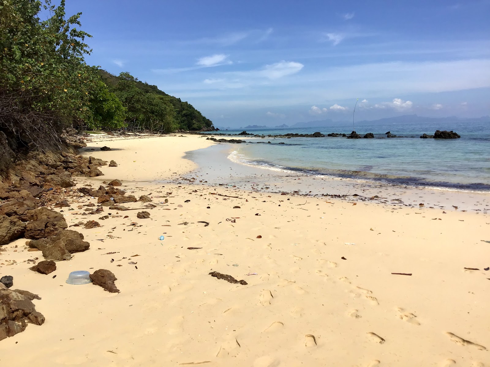 Ao Sai Beach'in fotoğrafı - rahatlamayı sevenler arasında popüler bir yer