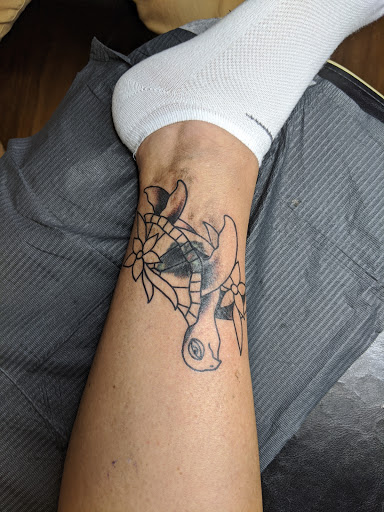 Tattoo Shop «MOM’S TATTOOS», reviews and photos, 1381 Main St, Dunedin, FL 34698, USA