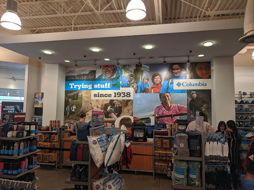 Sportswear Store «Columbia Sportswear Outlet Store», reviews and photos, 2950 I-20 Frontage Rd #1000, Grand Prairie, TX 75052, USA