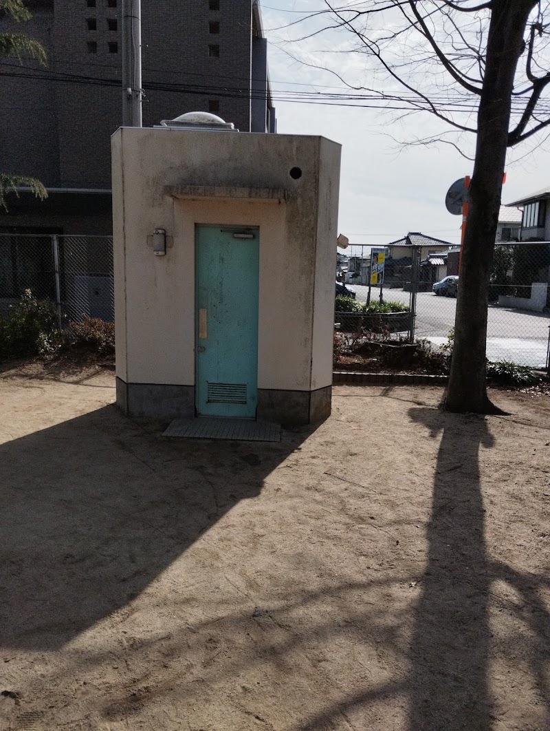 京塚本町公園 公衆トイレ