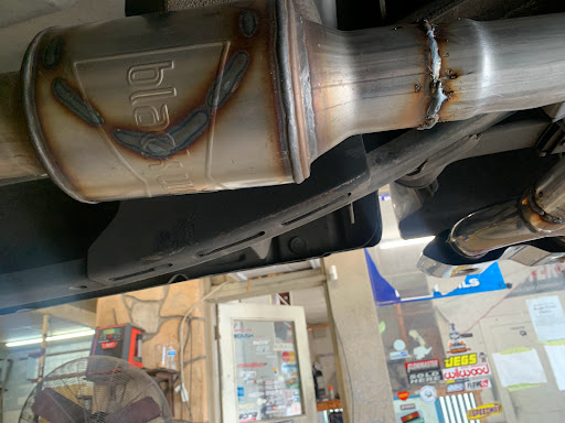 Tire Shop «Minute Man Muffler Glass Repair», reviews and photos, 919 W Court St, Seguin, TX 78155, USA