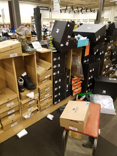 Shoe Store «DSW Designer Shoe Warehouse», reviews and photos, 345 Rockaway Turnpike, Lawrence, NY 11559, USA